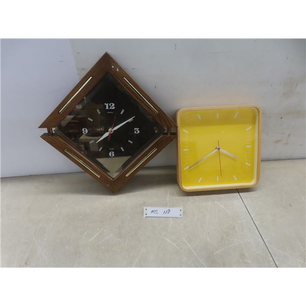 2 Wall Clocks