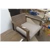 Image 5 : 2 Sunroom Chairs & Coffee Table 18" x 22" x 40"
