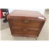 Image 1 : End Table 21" x 25" x 16"