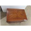 Image 3 : End Table 21" x 25" x 16"