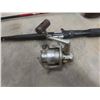 Image 4 : 6 Fishing Rods, 4 Reels, 4 Nets - 1 in Need of Repair