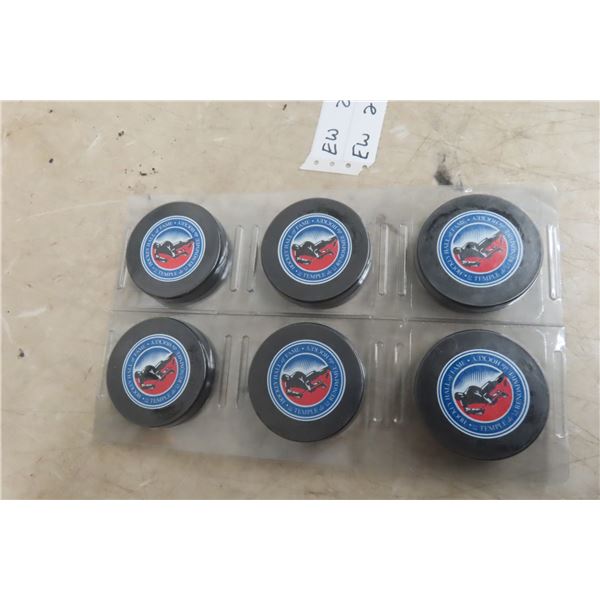 6 Hockey Pucks with Players Inducted to Hall of Fame