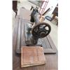 Image 4 : Eldredge Treadle Cabinet Sewing Machine