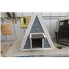 Image 5 : Pet Kennel 18" x 16" x 13" and Cat House 20" x 19" x 21"
