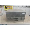Image 1 : Aluminum Hinged Transport Case 14" x 22" x 22"