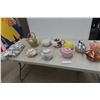 Image 1 : Ten Teapots Antique & Modern & Tea Towel