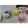 Image 3 : Ten Teapots Antique & Modern & Tea Towel