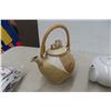 Image 7 : Ten Teapots Antique & Modern & Tea Towel