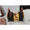Image 2 : New Shoe Brush, Gift Set, Flask, Key Chain, 4-Piece Knife Set, Clock