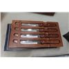 Image 5 : New Shoe Brush, Gift Set, Flask, Key Chain, 4-Piece Knife Set, Clock