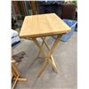 Image 2 : 4 Folding Wood TV Tables & Stand