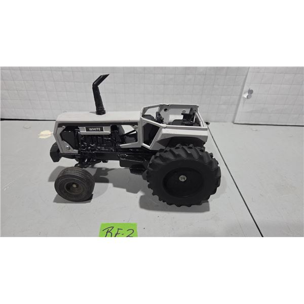 White ERTL Tractor Die Cast – 1/6th Scale
