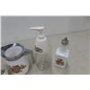 Image 3 : Corning Milk Glass Spice Shakers