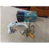 Image 4 : Spong 305 Mincer w/ Carrying Box – Tray Style 5"x19"x13", and Clock 25"x12" (Hands Need Tightening)