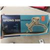 Image 6 : Spong 305 Mincer w/ Carrying Box – Tray Style 5"x19"x13", and Clock 25"x12" (Hands Need Tightening)