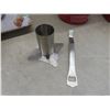 Image 14 : Double Electric Burner, Chicken Roaster, Football Travel Mugs, Tent Pegs, Cast Iron Chicken