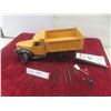 Image 1 : Ertl 1946 Chevy Dump Truck – 1/16 Scale, Needs TLC, Front Wheel Broken Off