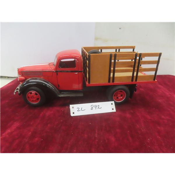 1941 Plymouth Pickup Truck – 1/24 Scale, Wooden-Style Stake Bed, Broken Axle and Missing Side View