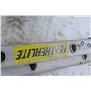 Image 5 : Featherlite Aluminum 24' Extension Ladder – 250lb Capacity