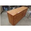 Image 2 : Pine 6-Drawer Dresser – 29" x 59" x 17"