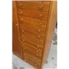 Image 13 : 4-Piece Oak Bedroom Set – Dresser 29" x 66" x 18" and Tri Mirror 45" x 51" +