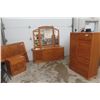 Image 1 : 4-Piece Oak Bedroom Set – Dresser 29" x 66" x 18" and Tri Mirror 45" x 51" +