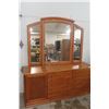 Image 2 : 4-Piece Oak Bedroom Set – Dresser 29" x 66" x 18" and Tri Mirror 45" x 51" +