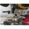 Image 10 : DeWalt 10" Sliding Dual Bevel Mitre Saw — Model DW717