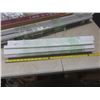 Image 4 : 3 Wood Blinds with Hardware and Drapery Rod