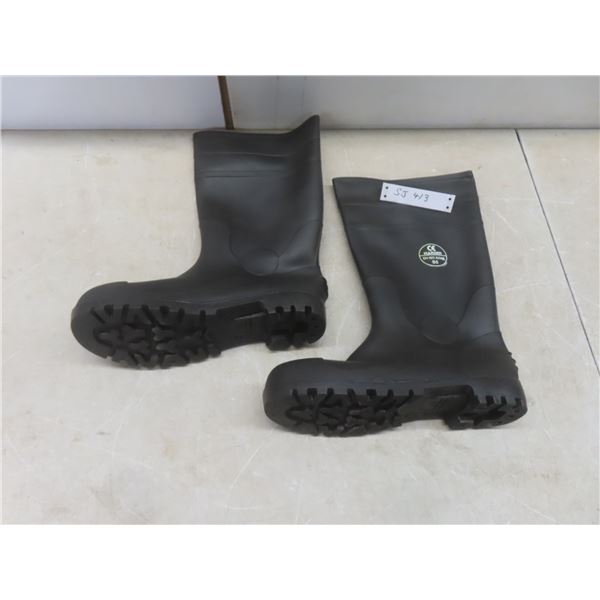 New Steel Toe Rubber Boot — Size 9