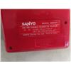 Image 7 : Vintage Electronics Lot: One-Step Polaroid Camera, Sanyo Portable AM/FM/Cassette Player