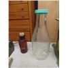 Image 3 : Vintage Lot: Universal Household Scale, Modern Dairies Milk Bottle, Marvel 2-Hole Punch