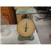Image 4 : Vintage Lot: Universal Household Scale, Modern Dairies Milk Bottle, Marvel 2-Hole Punch