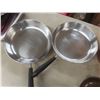 Image 7 : 14 Glass Pots & Pans, 4-Pc Stainless Frying Pan Set, Corningware Casserole Dish and 2 Pyrex Pieces