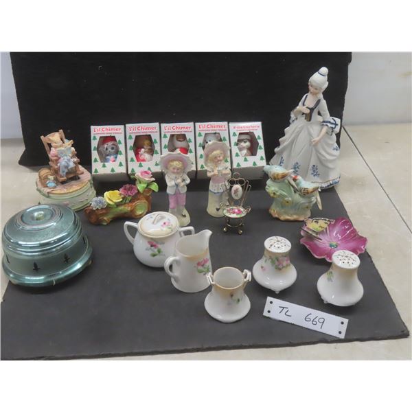 5 Lil Chimney Porcelain Figures, Musical Ornaments, Salt and Pepper Shakers