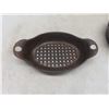 Image 2 : 10½" Cast Iron Fry Pan and Cast Iron Fish Fryer/Grill Basket – Handle Needs Tightening