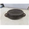 Image 3 : 10½" Cast Iron Fry Pan and Cast Iron Fish Fryer/Grill Basket – Handle Needs Tightening