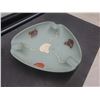 Image 11 : Blue Mountain Pottery, Perfume Spritzer, 4 Glass Hummingbirds, Decorative Butterfly and Ash Tray