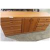 Image 4 : Oak Dresser, 30" × 20" × 18"