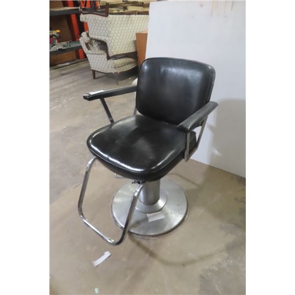 Barber Chair – Swivel, Adjustable Height, Retro Style, Good Condition