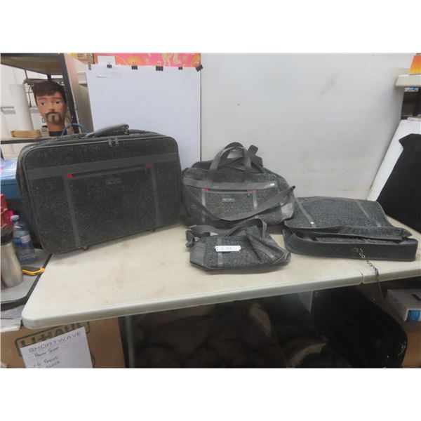 4-Piece Oscar de la Renta Luggage Set