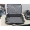 Image 4 : 4-Piece Oscar de la Renta Luggage Set