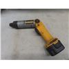Image 2 : DeWalt 7.2V Cordless Screwdriver with 2 Batteries, Charger and Case