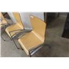 Image 6 : 6 Waiting Room Chairs – Stackable