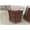 Image 2 : 2 Drum End Tables, 22" High, 24" Diameter