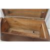 Image 5 : Carpenter Wood Tool Chest, 17" × 33" × 15"