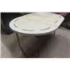 Image 2 : Vintage Mid-Century Oval Formica Dining Table with Leaf Motif and Metal Legs 30.5" x 59.5" x 41.5"