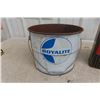 Image 2 : BA Insect Spray (Royalite), 2x 5 lb Grease Pail + Valspar One Gallon Can