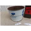 Image 3 : BA Insect Spray (Royalite), 2x 5 lb Grease Pail + Valspar One Gallon Can