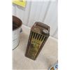 Image 6 : BA Insect Spray (Royalite), 2x 5 lb Grease Pail + Valspar One Gallon Can